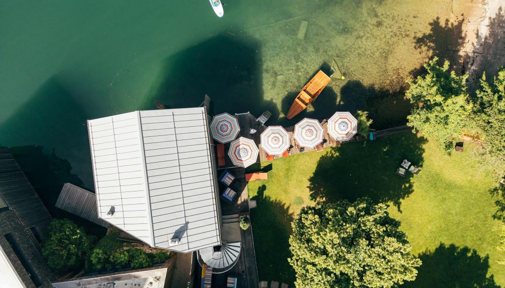 4-Sterne Boutique Hotel Cortisen am Wolfgangsee von oben mit direktem Seezugang