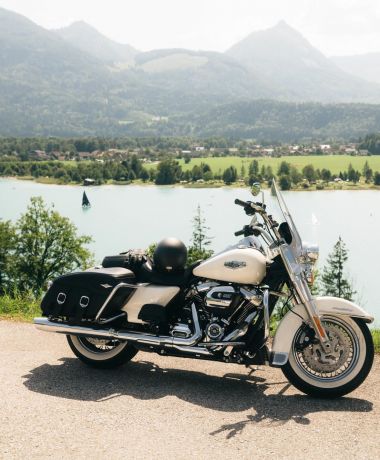 Motorrad mieten für Motorradtour Salzkammergut im Bikerhotel Cortisen am Wolfgangsee