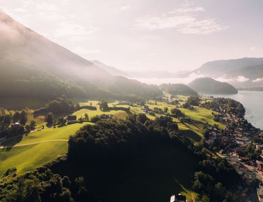 Blick von oben auf St. Wolfgang am Wolfgangsee im Salzkammergut