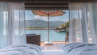 Ausblick aus der Designsuite im Bootshaus im Boutique Hotel Cortisen direkt am Wolfgangsee