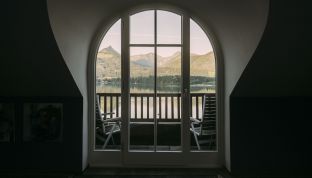 Seeblick aus einem Zimmer des Designhotel Cortisen am Wolfgangsee