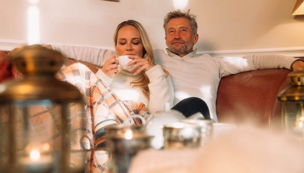 Paar genießt seinen Urlaub im Adults Only Hotel am Wolfgangsee