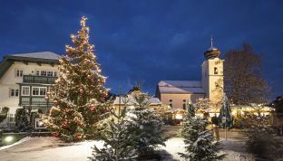 Adventmarkt am Wolfgangsee mit Schnee