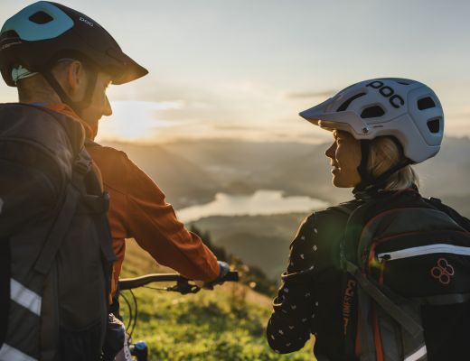 Paar beim Radurlaub im Salzkammergut vom Boutique Hotel Cortisen am Wolfgangsee aus