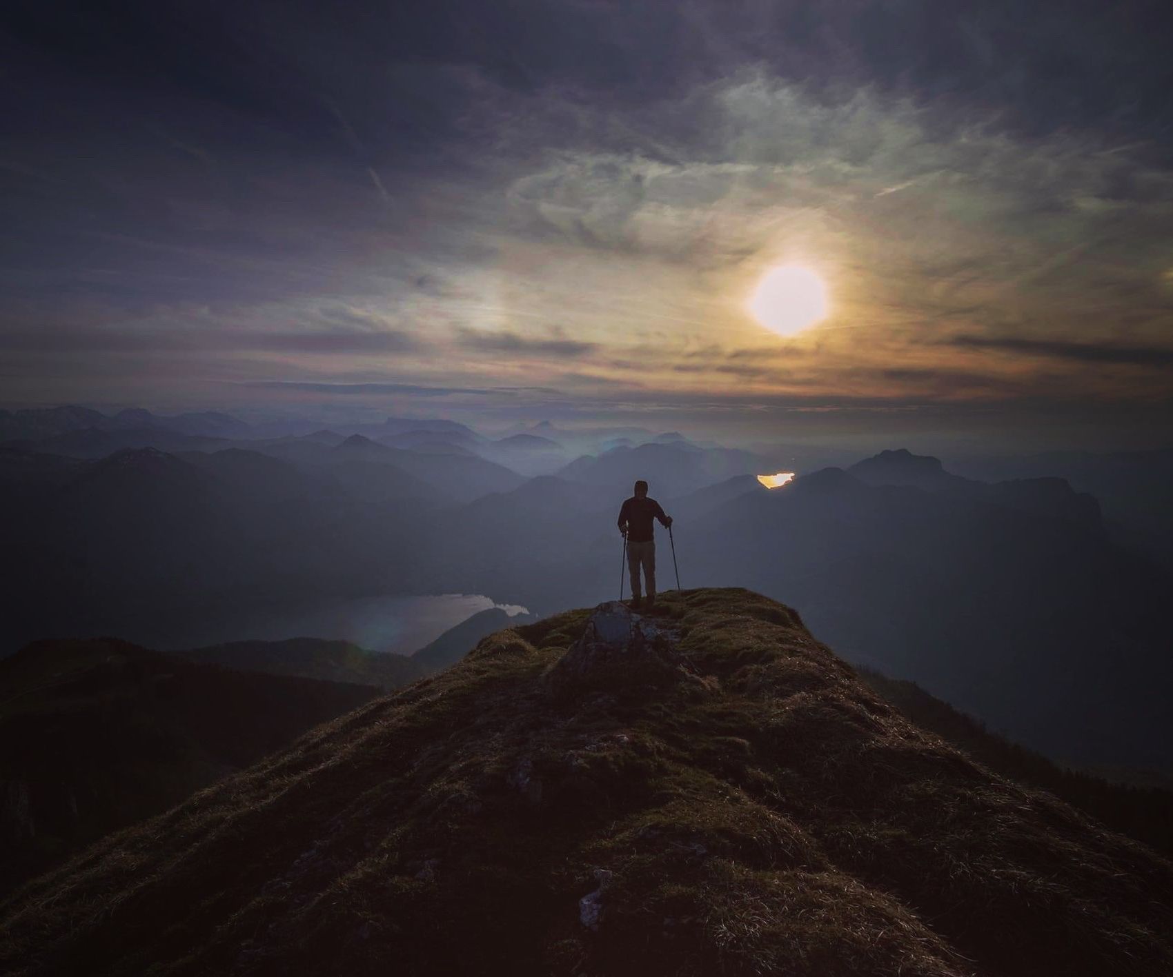 Sonnenaufgang beim Schafberg beim Wandern am Wolfgangsee