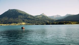 Blick auf den Wolfgangsee vom Adults Only Boutique Hotel Cortisen am See im Salzkammergut