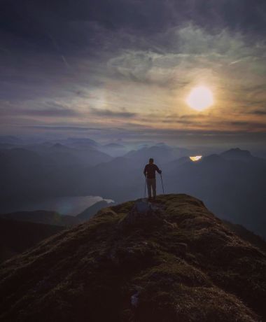 Sonnenaufgang beim Schafberg beim Wandern am Wolfgangsee