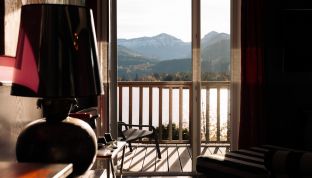 Panoramablick vom Balkon der Black Suite im Boutiquehotel Cortisen am Wolfgangsee mit beeindruckender Sicht auf den See und die Berge
