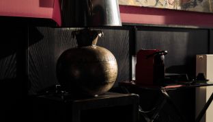 Stilvolle Designdetails in der Black Suite im Cortisen am Wolfgangsee mit hochwertiger Ausstattung und moderner Atmosphäre