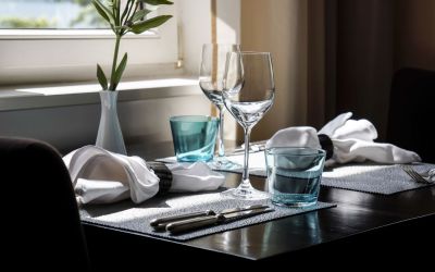 Gedeckter Tisch im Gourmet Restaurant im Hotel Cortisen am Wolfgangsee