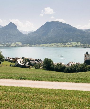 Aussicht auf den Wolfgangsee bei Motorradtour im Salzkammergut