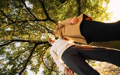 Paar im Herbst beim Adults Only Boutique Hotel am Wolfgangsee