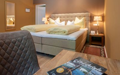 Zimmer mit Doppelbett im Adults Only Boutique Hotel am Wolfgangsee im Salzkammergut