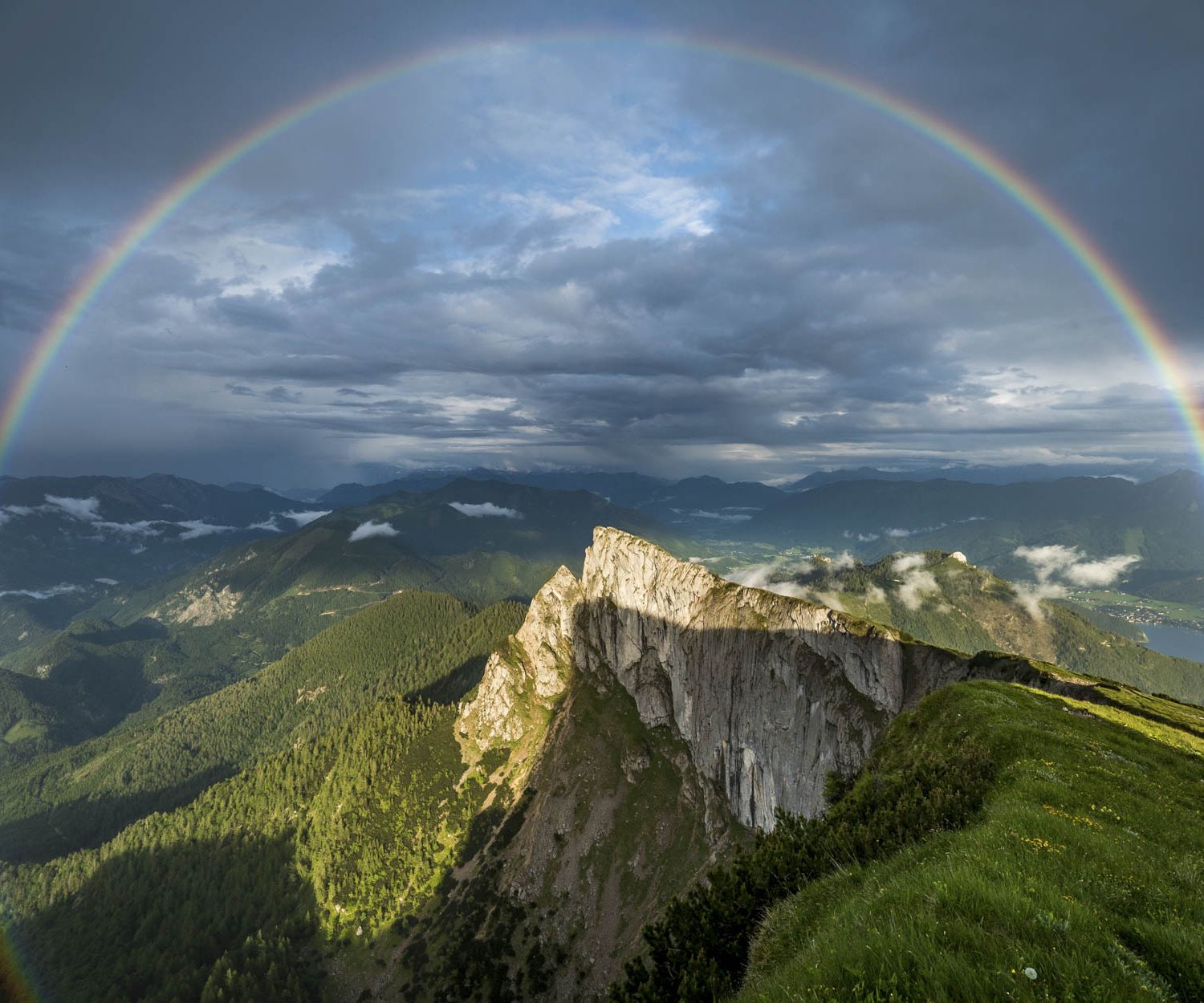 Regenbogen über den Schafberg beim Wandern am Wolfgangsee © WTG