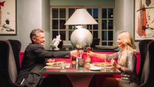 Paar im Gourmet Restaurant mit gehobener Küche am Wolfgangsee