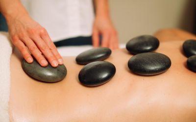 Hot Stone Massage im Spa Hotel Cortisen am Wolfgangsee im Salzkammergut