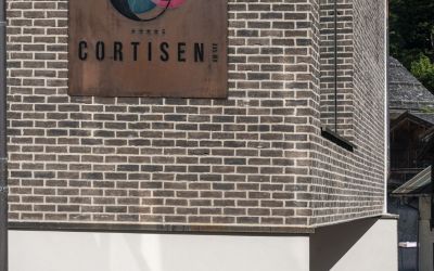 Logo des 4-Sterne Superior Boutique Hotels Cortisen am See auf der Außenfassade